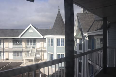 Falls Lodge and Suites