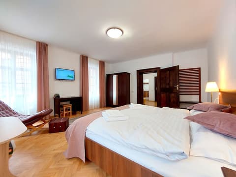 Casa Roth Apartments, Room