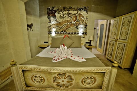 Caftan Cave Suites