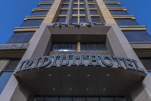 Iridium 70 Hotel, Exterior detail