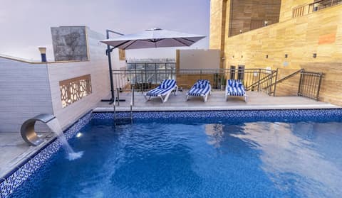 Iridium 70 Hotel, Pool