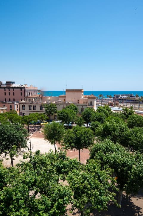 Port Plaza Apartments, Room