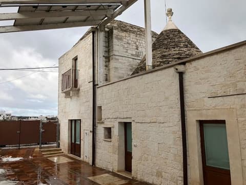 Trullo Il Cantastorie, Exterior