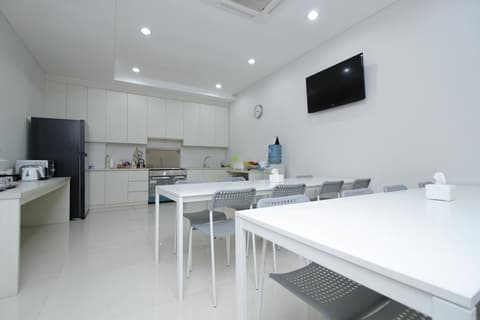 MK House SCBD, Dining