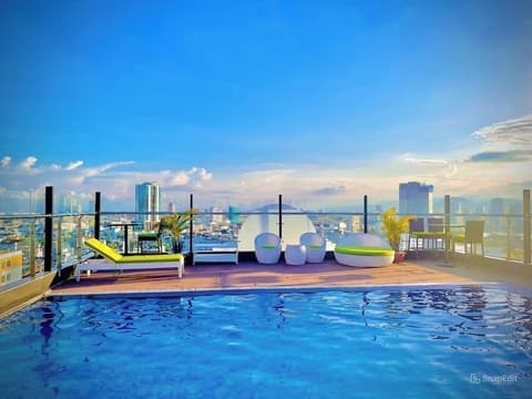 Roliva Hotel & Apartment Danang, Rooftop pool