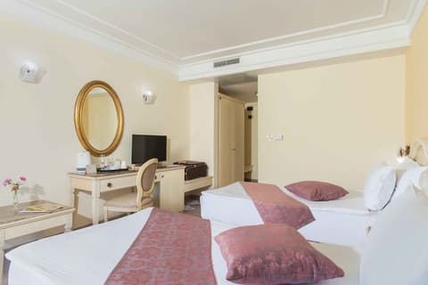 Palace Hotel - Sunny Day Resort