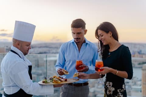 The Embassy Valletta Hotel, Restaurant