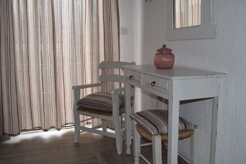 Elounda George Studios