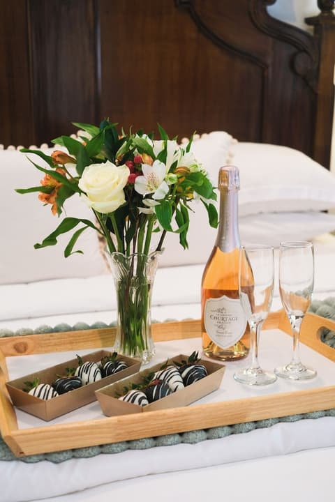 The Evers House, Concierge desk