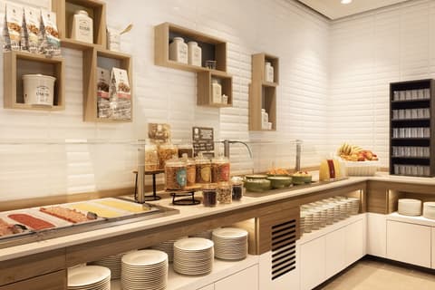 Holiday Inn Eindhoven Airport by IHG, Breakfast area