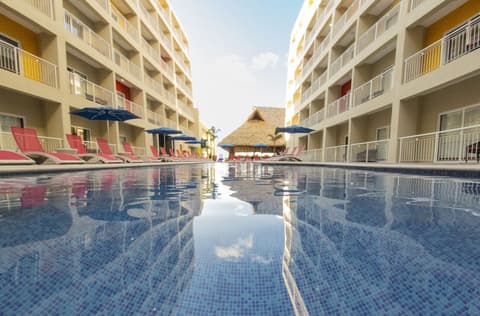 Decameron Isla Coral Guayabitos Ramada All Inclusive Resort, Pool