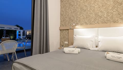 White Canvas Boutique Studios, Room