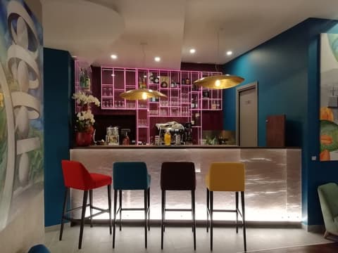 73 Boutique Hotel, Bar (on property)