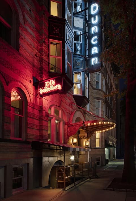 Graduate by Hilton New Haven, Exterior