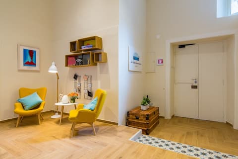 La Gatta Cenerentola Rooms, Interior entrance