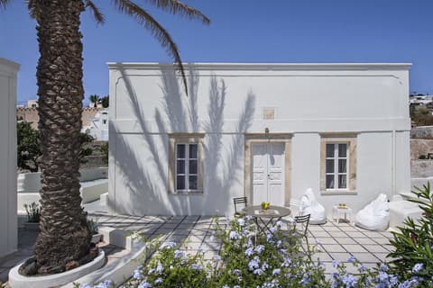 Dimael Mansion, Exterior