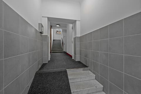 7Days B&B, Interior entrance