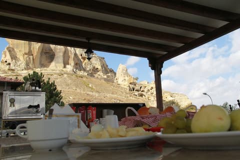 Tafana Cave & Stone Lodge