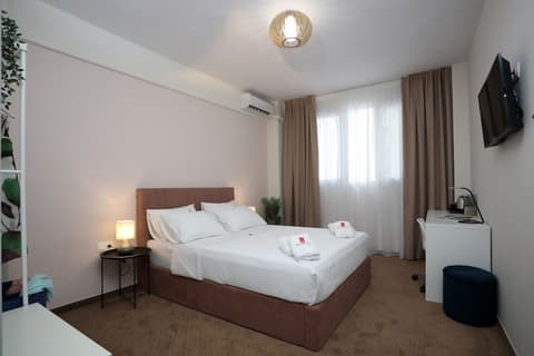 City Plaza Apartments & Rooms, Room