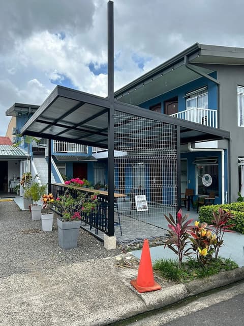 Hotel Alicia, Front of property