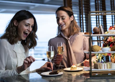 Fingal - A Luxury Floating Hotel, Dining