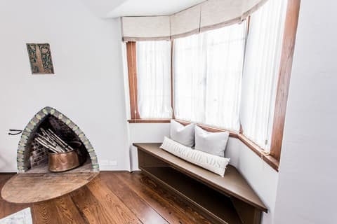 Hummingbird Estate Wine & Suites