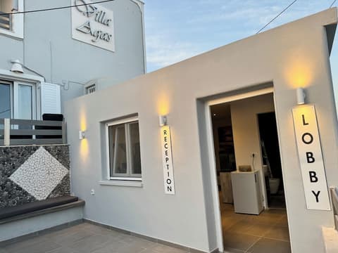 Villa Agas, Reception