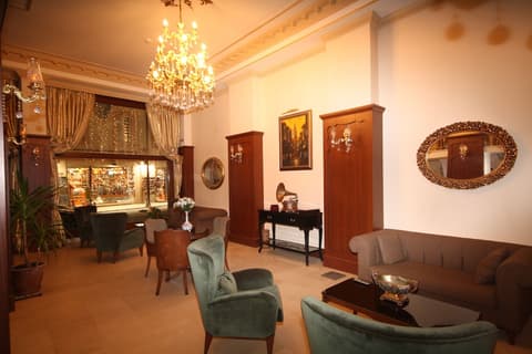 Sirkeci Park Hotel, Lobby sitting area