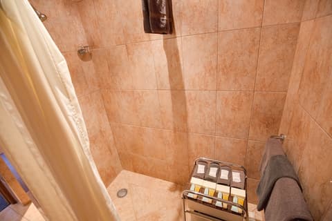 The Cambridge Hotel & Backpackers