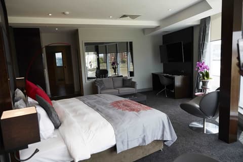 Rafayel on the Left Bank