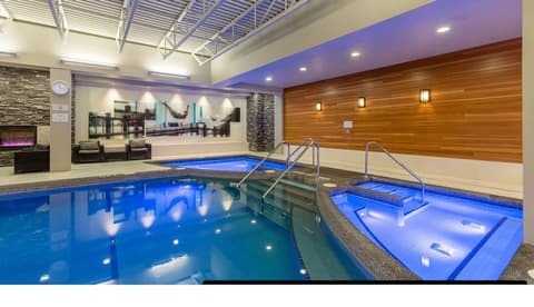 Peaks Hotel & Suites, Indoor pool