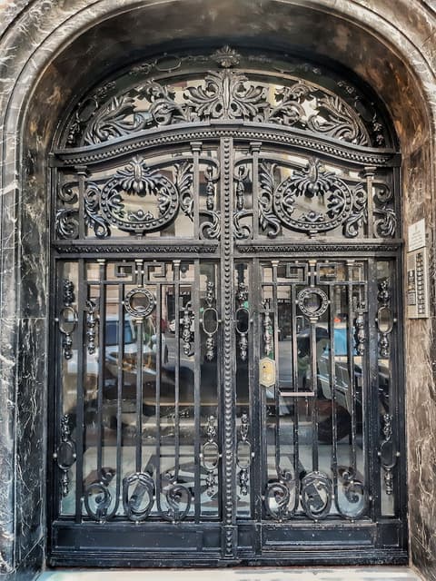 Hi Valencia Cánovas, Front of property