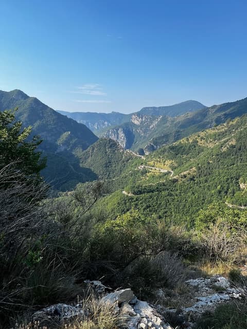 Hotel de Londres, Hiking