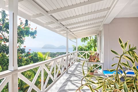 The Champs, Lobby sitting area