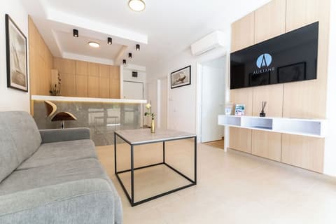 The Residence, Reception