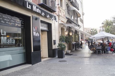 Hotel Duquesa, Property entrance