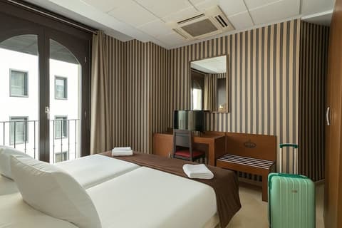 Hotel Duquesa, Room