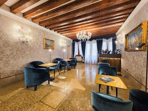 Hotel Al Duca Di Venezia, Lobby sitting area