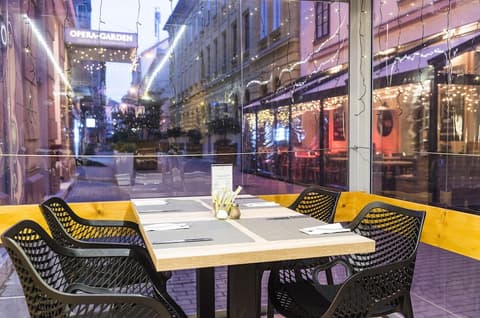 Opera Garden Hotel & Apartments, Breakfast area