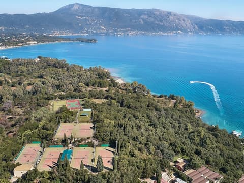 Grecotel Daphnila Bay, Tennis court