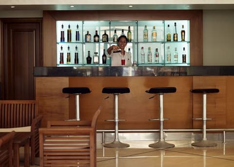 Mitsis La Vita, Bar (on property)