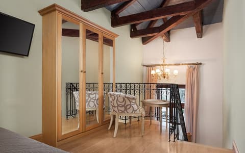 Civitas Suites Hotel