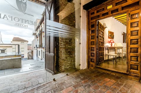 Hotel YIT Abentofail, Interior entrance