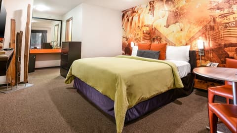The Tangerine - A Burbank Hotel