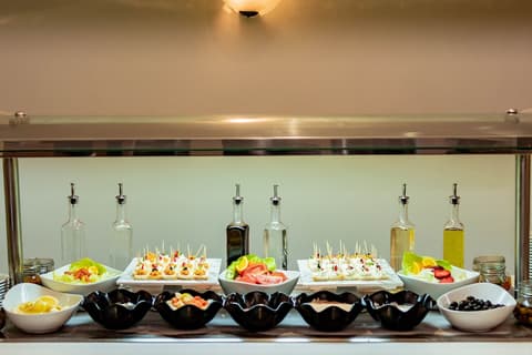 TMK Flora Park by Turismark, Food and drink