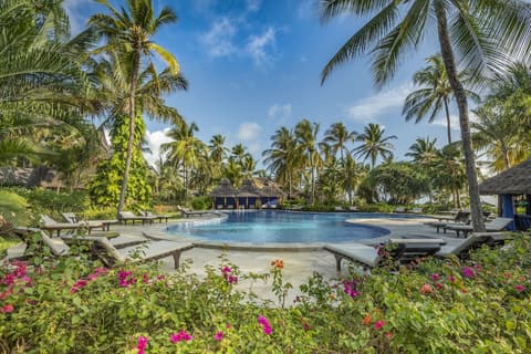 Breezes Beach Club & Spa – Half Board, Pool