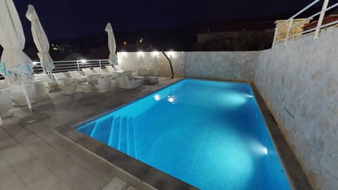 Hotel Belveder, Outdoor pool