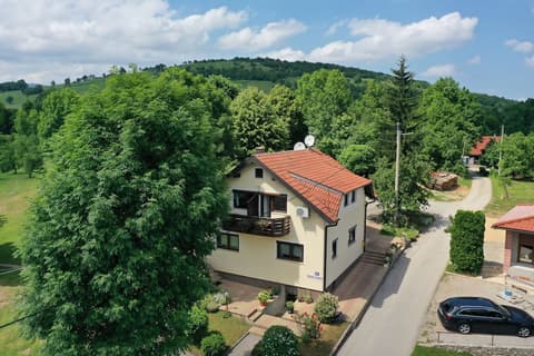 House Jelena, Exterior