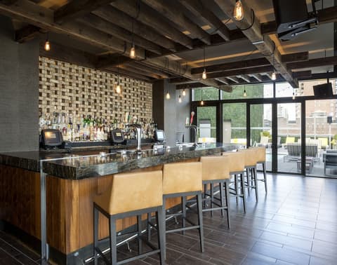 Royalton Park Avenue, Restaurant