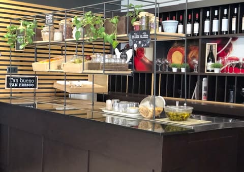 ibis Barcelona Ripollet, Dining